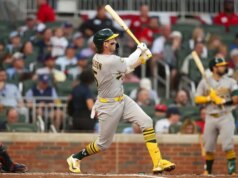 Andy Ibanez e Jacob Wilson innescano l’attacco mentre gli A ottengono la prima vittoria della stagione