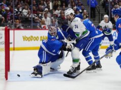 I peggiori Canucks della NHL stordiscono i migliori della lega Avalanche 8-6