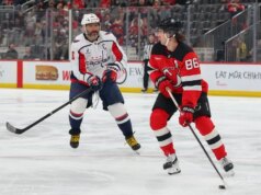 Jack Hughes produce 5 punti nelle speranze di playoff dei Devils Dent Caps