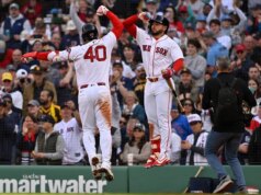 Homers aiutano i Purple Sox a vincere la gara di apertura del Fenway contro Padres