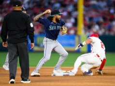 I Mariners segnano 3 punti al 10° posto, battono gli Angels con 1 battitore