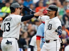 I Tigers hanno schiacciato 4 HR nella vittoria accorciata dal tempo contro Playing cards