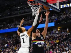 Nikola Jokic batte Victor Wembanyama mentre i Nuggets sventano Sours ai tempi supplementari