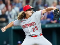 Il titolare dei Reds Rhett Lowder, 3 soccorritori si uniscono ai Rangers vuoti