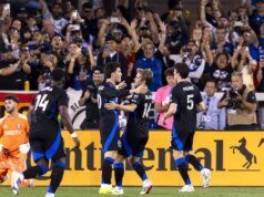 Niko Tsakiris segna una doppietta nello shutout di San Jose su San Diego