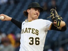 Mentre i pirati visitano i Rangers, è il rookie contro il vincitore di Cy Younger sul tumulo