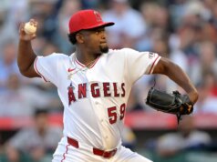 Gli angeli si rivolgono allo frizzante Jose Soriano nel gioco di gomma ai Reds