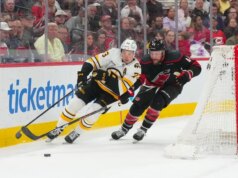 Gli uragani superano i Bruins nell’OT e conquistano il titolo della divisione