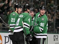 Wyatt Johnston vince l’OT mentre le Stelle superano le Fiamme