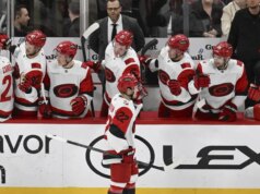 I 2 gol e 3 punti di Logan Stankoven spingono gli Hurricanes oltre i Blackhawks