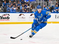 I Blues cercano disperatamente di vincere sui Blackhawks, aiutano altrove a rimanere in lizza