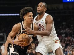 Gli Hawks conquistano il posto nei playoff mentre colpiscono i Cavs