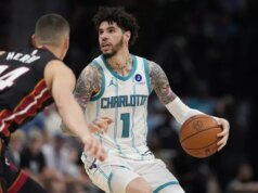 L’NBA dà a LaMelo Ball una multa, ma nessuna sospensione, per lo sgambetto di Bam Adebayo