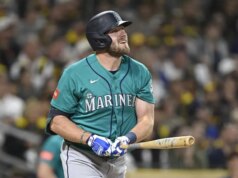 I Padres si radunano con 5 punti al 9° posto per battere i Mariners ed estendere la serie di vittorie consecutive