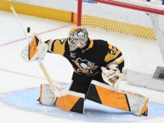 I Penguins G Arturs Silovs inizieranno la decisiva Gara 4 contro i Flyers
