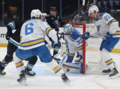 La tripletta di Robert Thomas spinge i Blues oltre Mammoth, diretto ai playoff