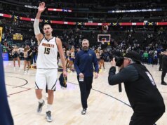 Nikola Jokic mette a segno una tripla doppia mentre i Nuggets sopravvivono ai Wolves in Gara 1