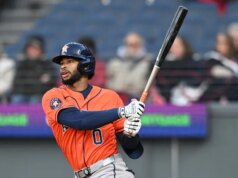 Gli Astros in difficoltà hanno battuto i Guardiani con una grande serata di pipistrelli