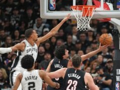 Victor Wembanyama subisce una commozione cerebrale nella sconfitta degli Spurs in Gara 2