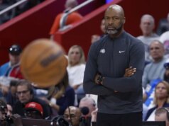 I Magic resistono al rally dei Pistons per guadagnare il comando della serie