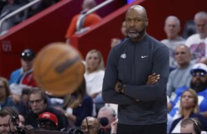 I Magic resistono al rally dei Pistons per guadagnare il comando della serie