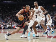 Scottie Barnes e RJ Barrett aiutano i Raptors a dimezzare il vantaggio della serie dei Cavs