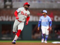 I Phillies ottengono una derapata di 10 partite sconfiggendo i Braves in un extra-inning