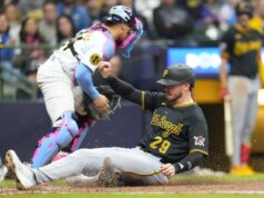I pirati usano 3-run 10 per estendere la serie di sconfitte di Brewers