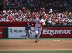 L’esplosione di Rob Refsnyder solleva i Mariners oltre i Cardinals