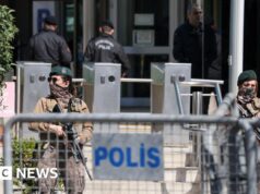 Un uomo armato è stato ucciso e due feriti in una sparatoria contro il consolato israeliano a Istanbul