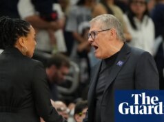 Geno Auriemma si scusa per il comportamento “non richiesto” dopo uno scambio di tensione con Daybreak Staley