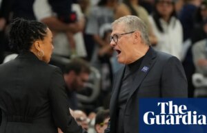 Geno Auriemma si scusa per il comportamento “non richiesto” dopo uno scambio di tensione con Daybreak Staley