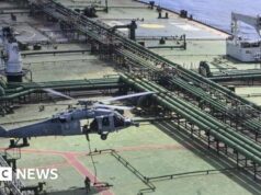 Gli Stati Uniti si imbarcano su una nave che trasporta petrolio iraniano mentre Trump minaccia le navi posamine