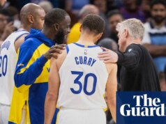 I Golden State Warriors vengono eliminati mentre i Suns soffocano Curry e conquistano il seme n. 8