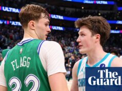 Flagg batte l’ex compagno di stanza Knueppel diventando il secondo più giovane debuttante NBA dell’anno