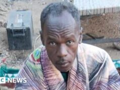 Tre anni di messaggi contemporaneamente: una cronaca della guerra in Sudan si riversa mentre il telefono di un giornalista intrappolato si accende