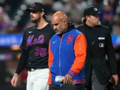 Clay Holmes dei Mets lascia la partenza contro l’Atletica con tensione al tendine del ginocchio sinistro