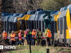 Due treni si scontrano frontalmente in Danimarca, lasciando quattro feriti gravemente
