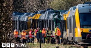Due treni si scontrano frontalmente in Danimarca, lasciando quattro feriti gravemente