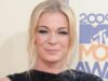 LeAnn Rimes ha il “cuore spezzato” mentre rinvia i concerti a causa di una “grave malattia”