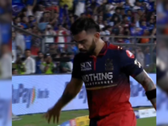 L’infelice Virat Kohli getta by way of il casco nonostante abbia segnato 50 contro l’MI, non celebra il punto di riferimento. Questa è la ragione