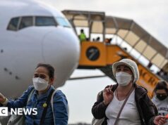 I lavoratori migranti asiatici discutono se i posti di lavoro nel Golfo valgano il rischio mortale della guerra con l’Iran