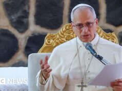 Il Papa critica i “tiranni” che spendono miliardi in guerre dopo lo sputo di Trump