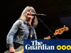 Recensione di Suzi Quatro – a 75 anni, il suo grido caratteristico è ancora elettrizzante
