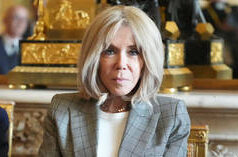 Trump trolla Macron per lo “schiaffo” della moglie (VIDEO)