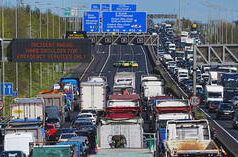 Un intruso armato di ascia danneggia un aereo militare statunitense in Irlanda (VIDEO)