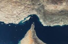 Trump cube all’“inutile” NATO di “stare lontana” da Hormuz