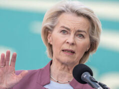 Von der Leyen sotto accusa per i “doppi commonplace” (FOTO/VIDEO)