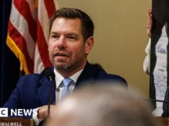 Eric Swalwell si dimetterà dal Congresso dopo accuse di cattiva condotta sessuale