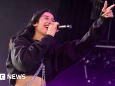 ‘Come uno schiaffo in faccia’: la star dell’alt-pop Julia Wolf diventa virale